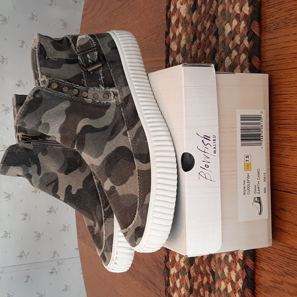 Blowfish Malibu CUDDLEFISH Mid Top Sneakers